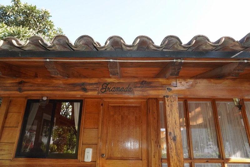 Cabaña Granada — fachada y porche